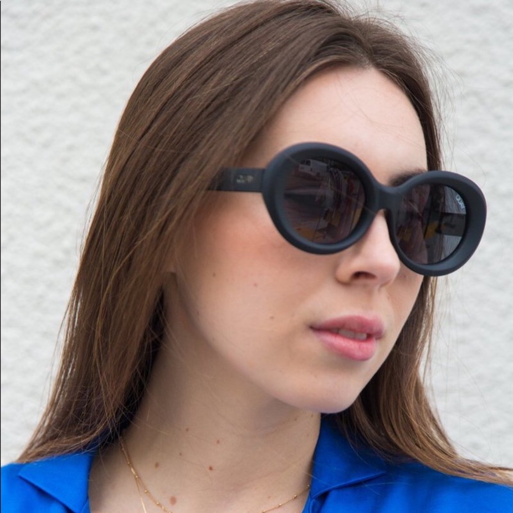 Quay ‘mess around’ sunglasses in black
